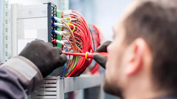 24/7 Electrician Services for Urgent Electrical Problems