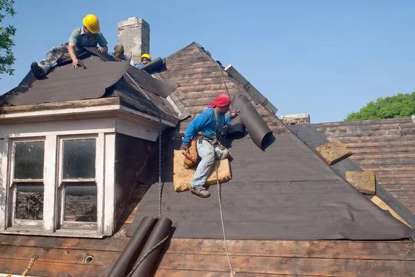 Experienced Roofers St Charles Homeowners Depend on Year Round